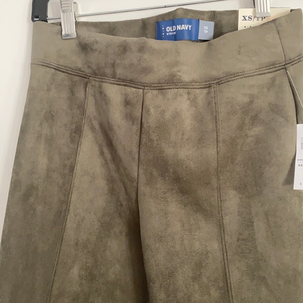 Faux suede moss colored NWT old navy Stevie leggings Super Cute
